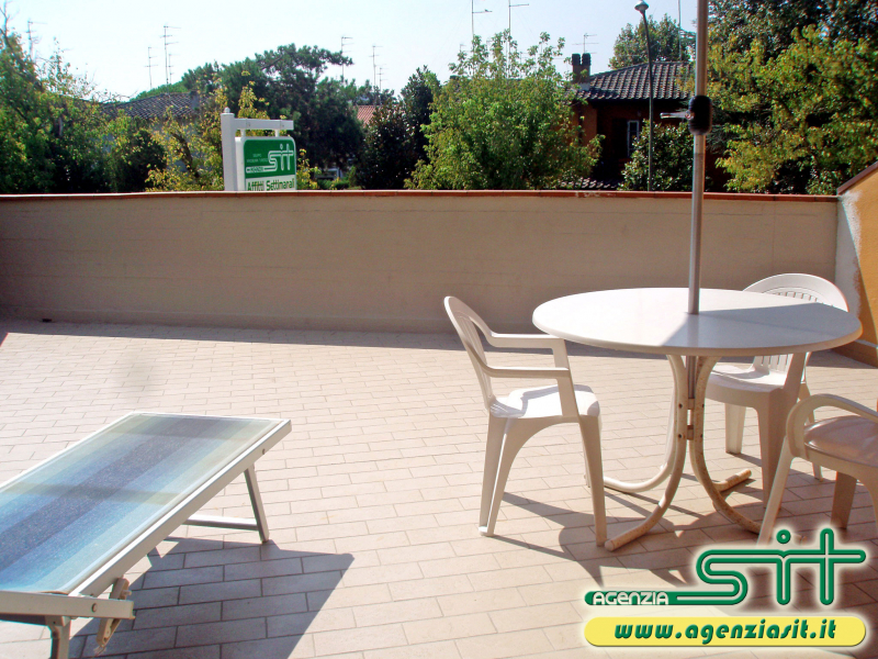 AMERICA 5B: Rent apartment with large terrace near the beach in Adriatic Seaside