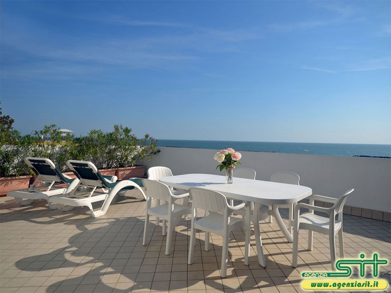 MARE 24: Rent for Adriatic Riviera holidays, exclusive beachfront apartment