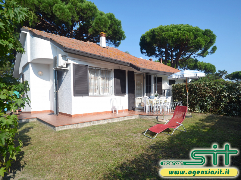 CILE 2: For rent in Adriatic seaside, villa with large garden on three sides