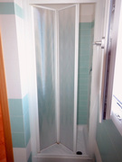 Bagno con box doccia
