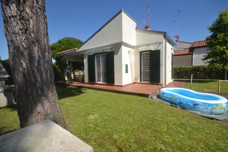 BAHAMAS 13: Villa Prestige for rent with beautiful garden in Emilia Romagna Italy