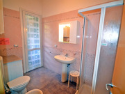Bagno con box doccia appartamento in affitto Lido delle Nazioni