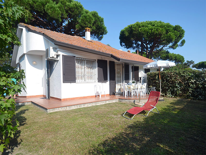 CILE 2: For rent in Adriatic seaside, villa with large garden on three sides